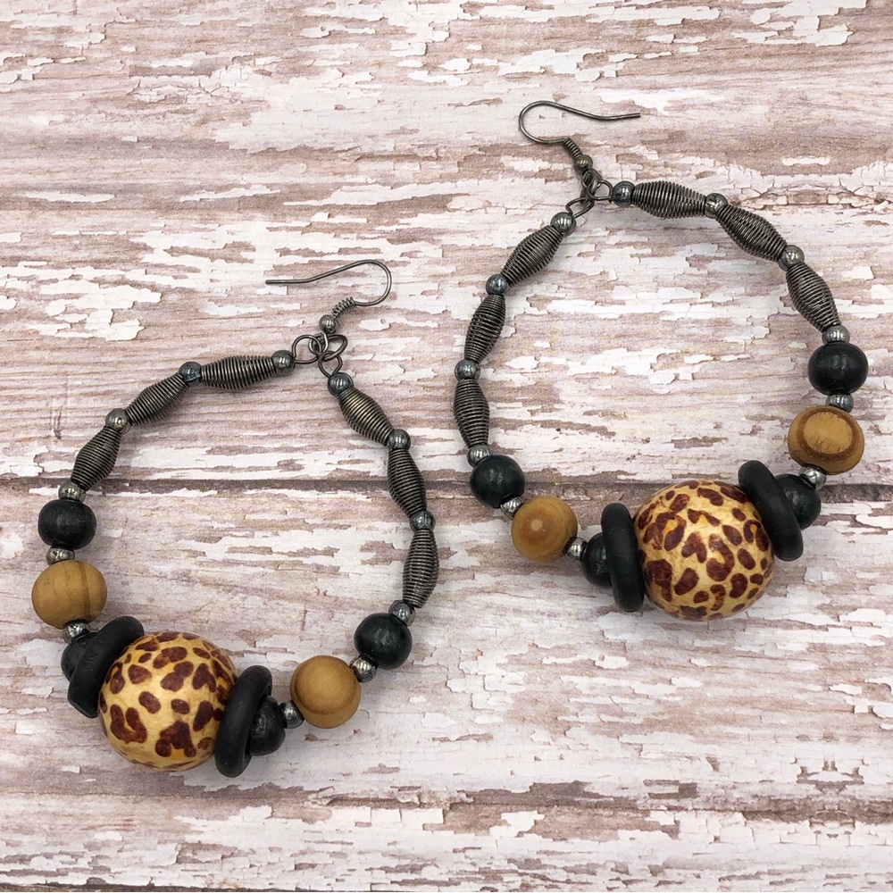 🍀 Leopard Bead Wood Drop Hoop Earrings